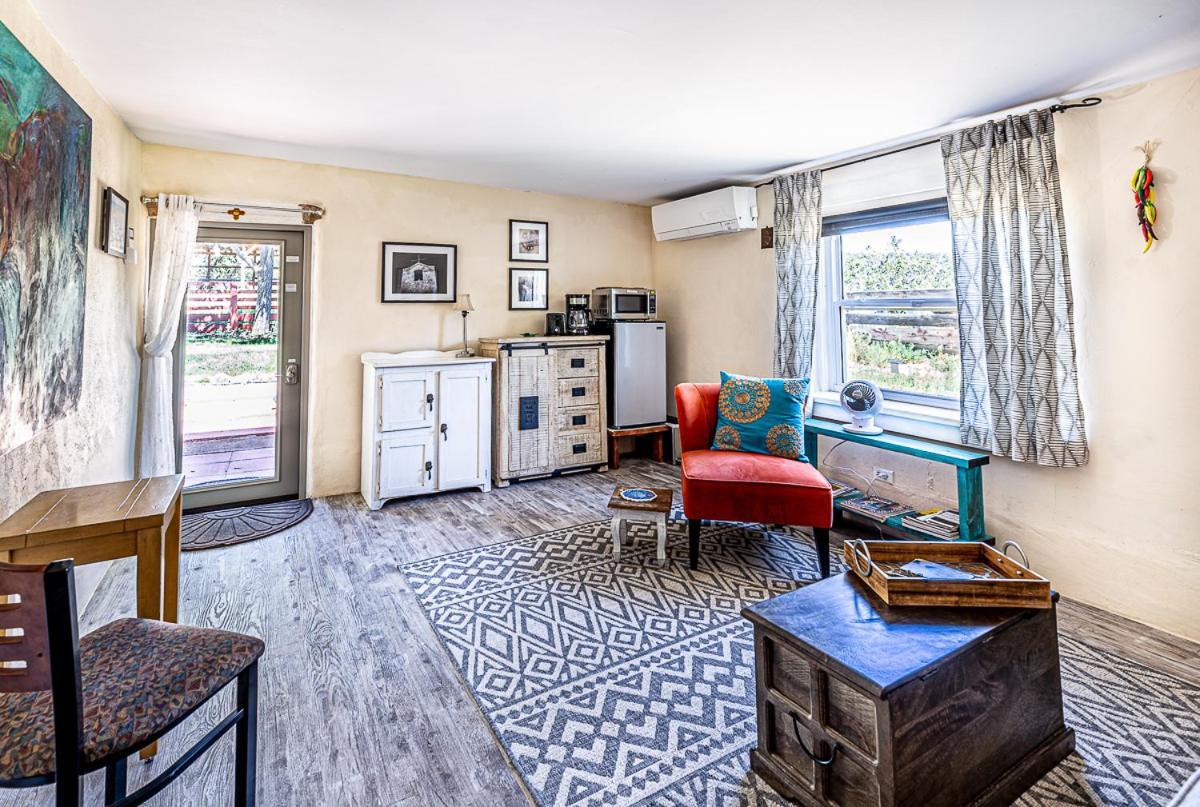 Bed and Breakfast Pet Friendly Pinon Heaven Canada de los Alamos Екстер'єр фото